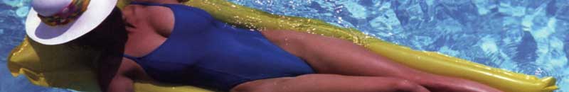 Frau im Pool